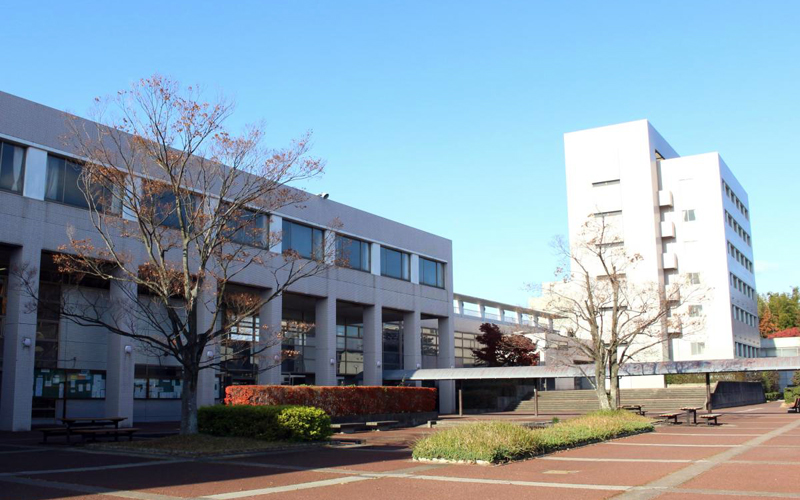 四日市大学