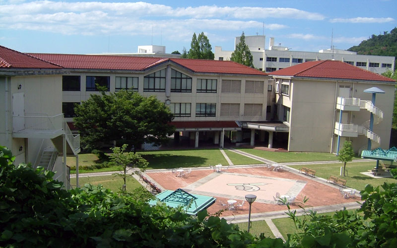 鳥取短期大学